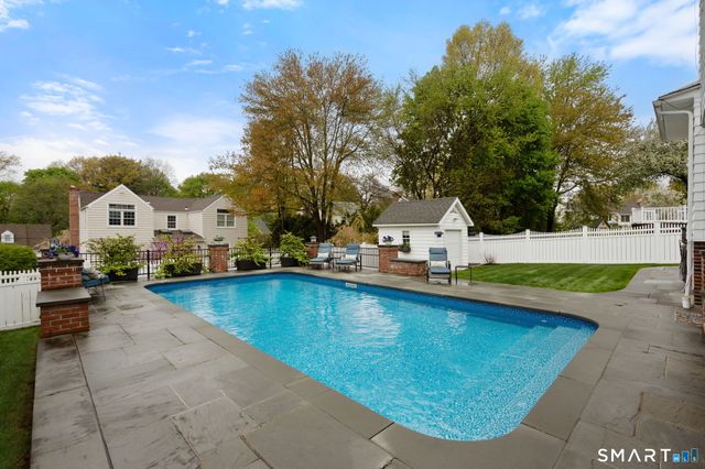 12 Orchard Court, Hamden, CT 06517