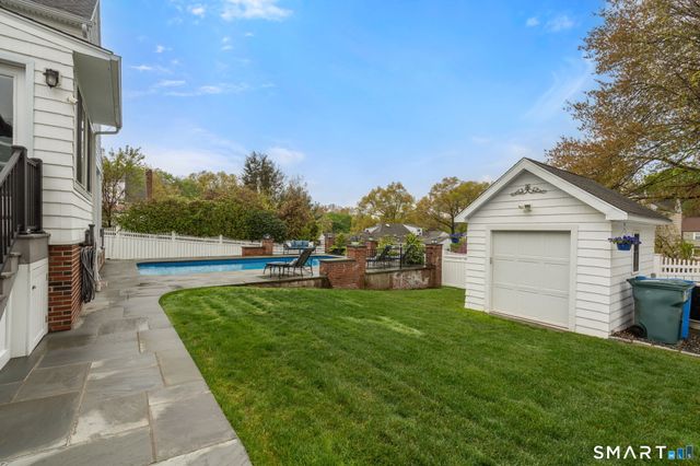 12 Orchard Court, Hamden, CT 06517