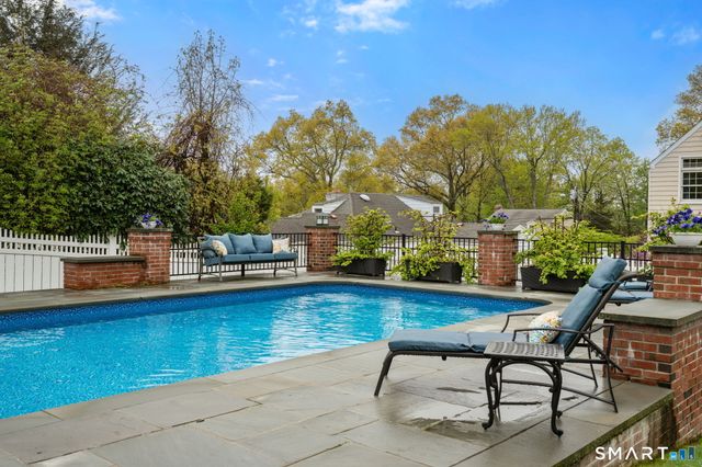 12 Orchard Court, Hamden, CT 06517