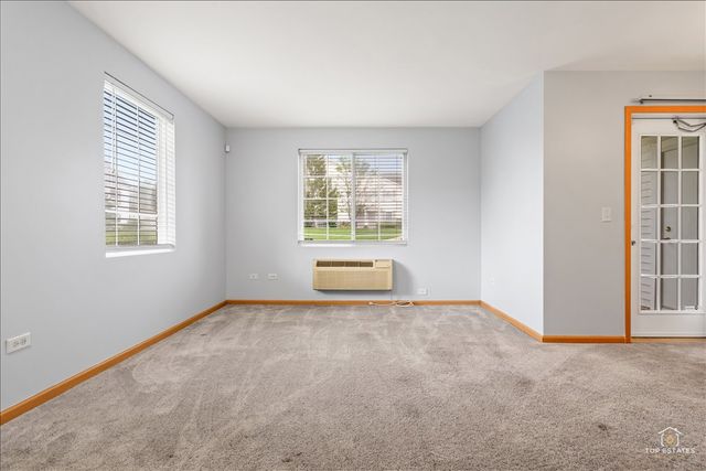1515 Silverstone Drive 1515, Carpentersville, IL 60110
