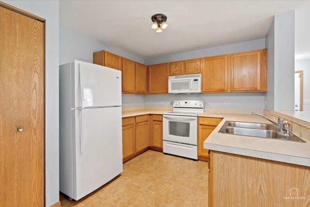 1515 Silverstone Drive 1515, Carpentersville, IL 60110