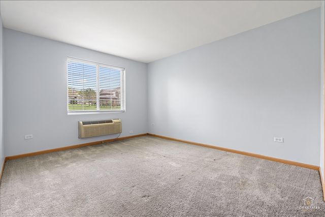 1515 Silverstone Drive 1515, Carpentersville, IL 60110