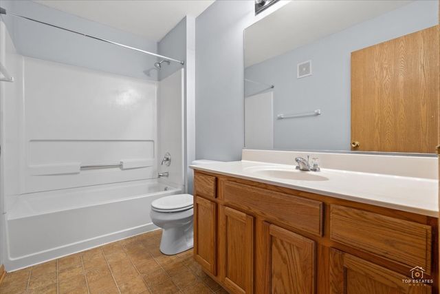 1515 Silverstone Drive 1515, Carpentersville, IL 60110