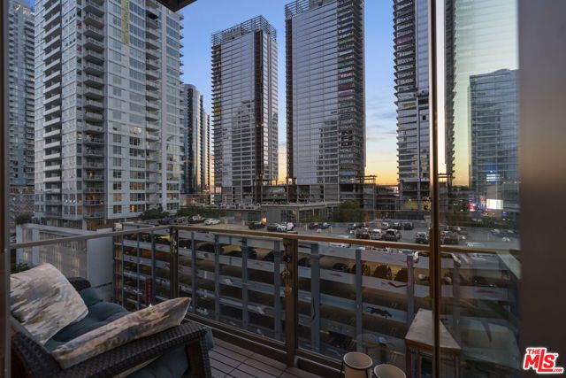 1100 S Hope Street 814, Los Angeles, CA 90015