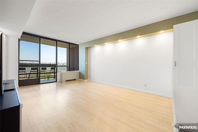 9060 Palisade Avenue 404, North Bergen, NJ 07047
