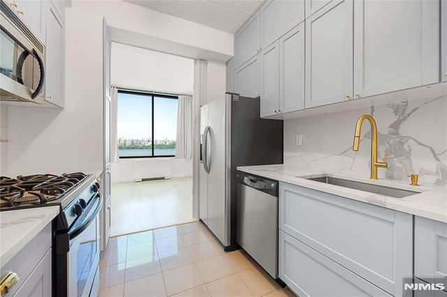 9060 Palisade Avenue 404, North Bergen, NJ 07047