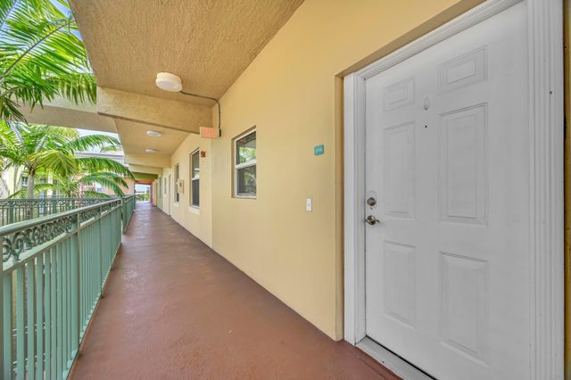 1650 Presidential Way 504, West Palm Beach, FL 33401