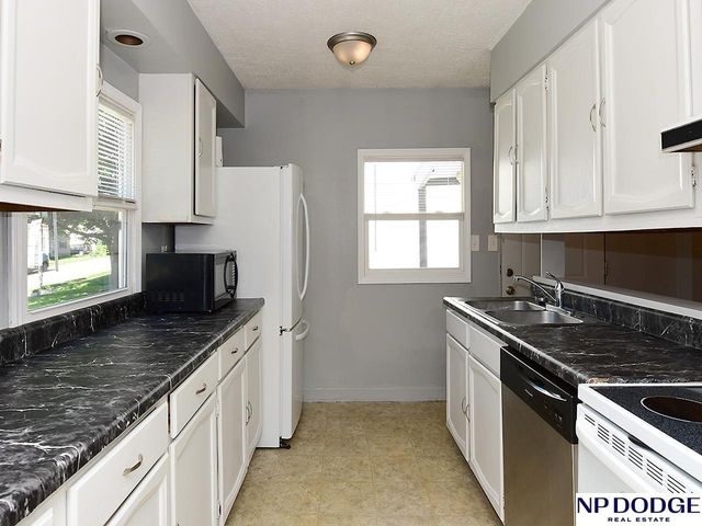 6904 Lafayette Avenue, Omaha, NE 68132