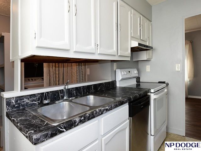 6904 Lafayette Avenue, Omaha, NE 68132