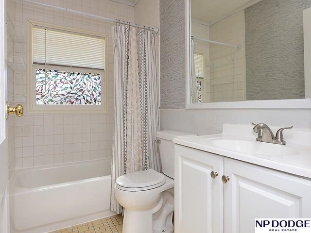 6904 Lafayette Avenue, Omaha, NE 68132
