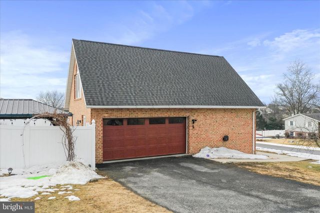 47 EMERALD DR, Chambersburg, PA 17202