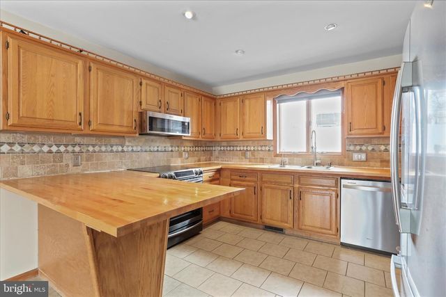 47 EMERALD DR, Chambersburg, PA 17202