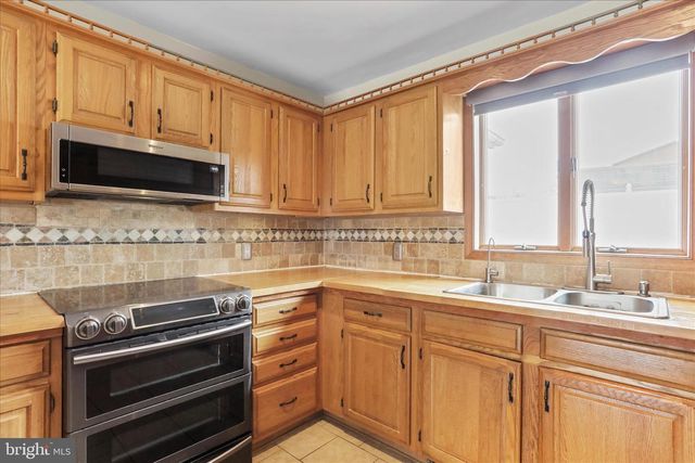 47 EMERALD DR, Chambersburg, PA 17202