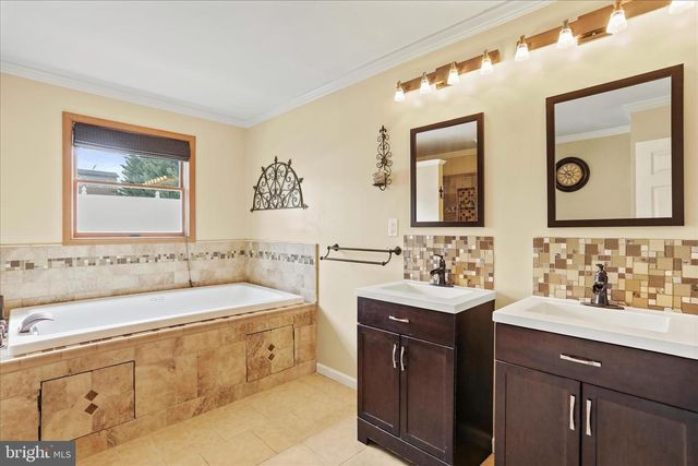 47 EMERALD DR, Chambersburg, PA 17202