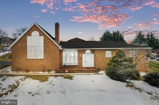 47 EMERALD DR, Chambersburg, PA 17202