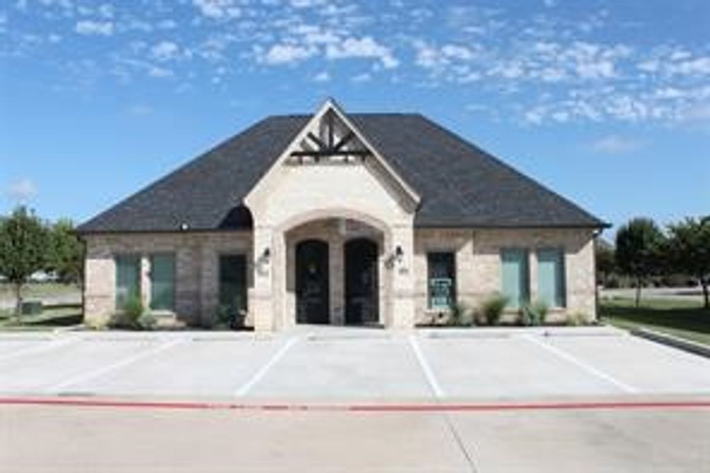151 N Town Crossing 102, Waxahachie, TX 75165