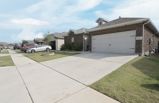 8621 Angel Gardens Drive, Fort Worth, TX 76179