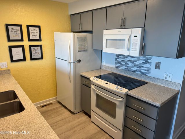 1311 S Lake Park Boulevard S Unit 3a, Carolina Beach, NC 28428