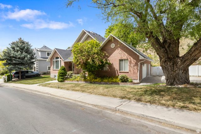 302 W HIDDEN HOLLOW DR, Orem, UT 84058