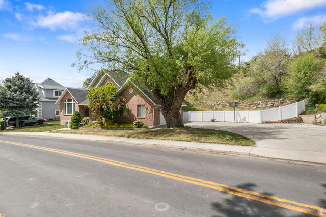 302 W HIDDEN HOLLOW DR, Orem, UT 84058