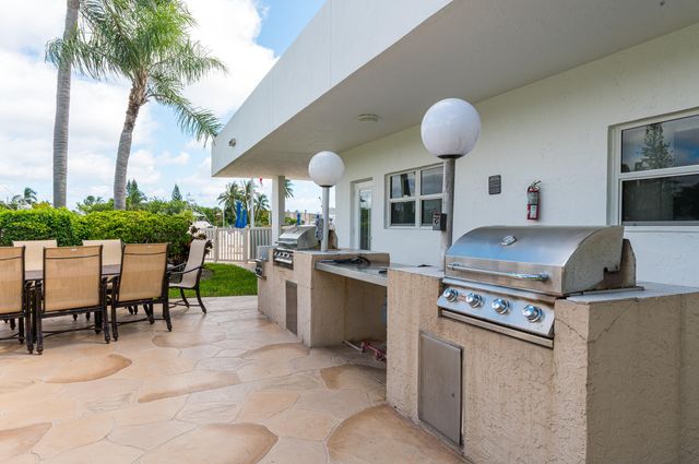 2731 NE 14th Street Causeway 430, Pompano Beach, FL 33062