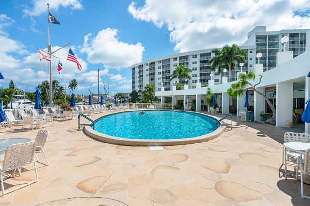 2731 NE 14th Street Causeway 430, Pompano Beach, FL 33062