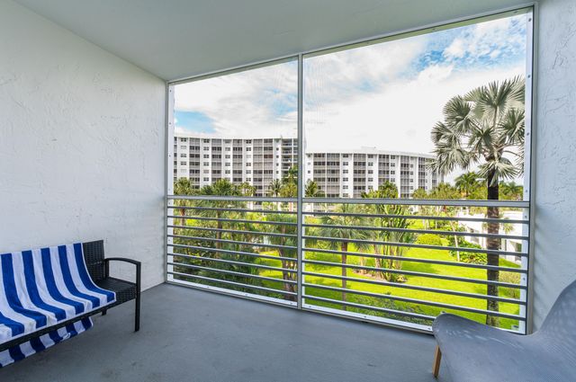 2731 NE 14th Street Causeway 430, Pompano Beach, FL 33062