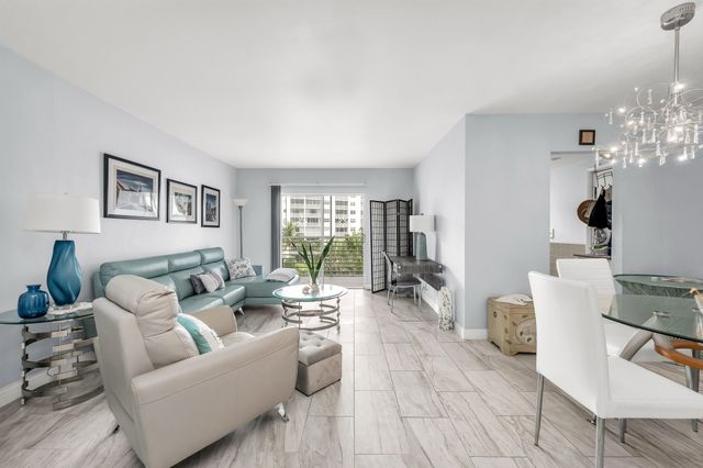 2731 NE 14th Street Causeway 430, Pompano Beach, FL 33062