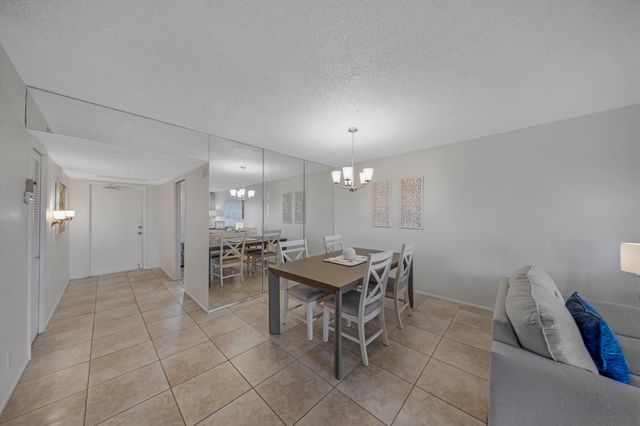 575 Oaks Lane 1009, Pompano Beach, FL 33069