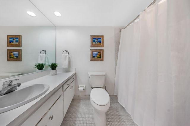 575 Oaks Lane 1009, Pompano Beach, FL 33069