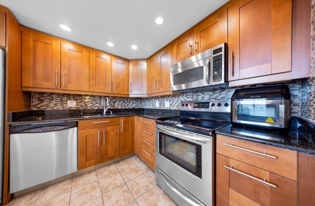 575 Oaks Lane 1009, Pompano Beach, FL 33069