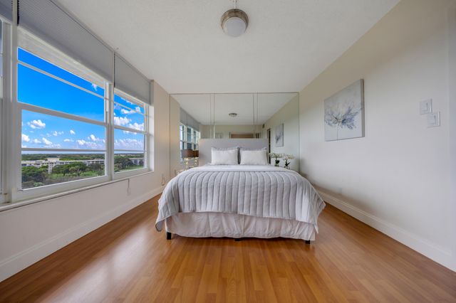 575 Oaks Lane 1009, Pompano Beach, FL 33069