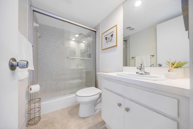 575 Oaks Lane 1009, Pompano Beach, FL 33069