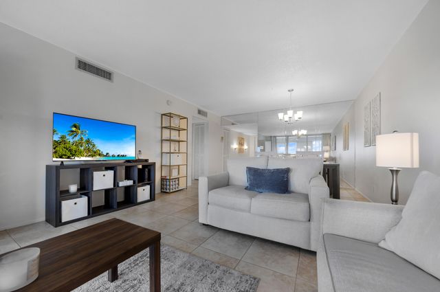 575 Oaks Lane 1009, Pompano Beach, FL 33069