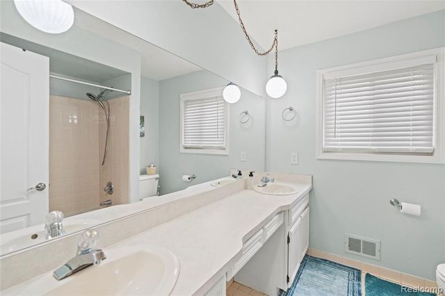 36765 Melbourne Drive, Sterling Heights, MI 48312