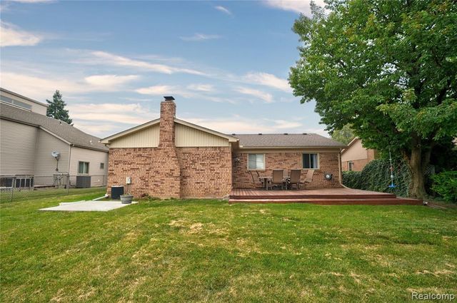 36765 Melbourne Drive, Sterling Heights, MI 48312