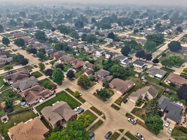 36765 Melbourne Drive, Sterling Heights, MI 48312