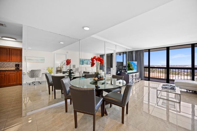 2425 Presidential Way Ph2, West Palm Beach, FL 33401