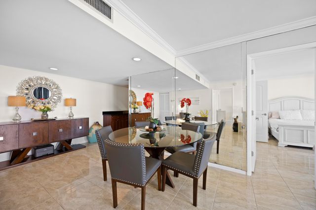 2425 Presidential Way Ph2, West Palm Beach, FL 33401