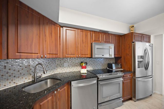 2425 Presidential Way Ph2, West Palm Beach, FL 33401