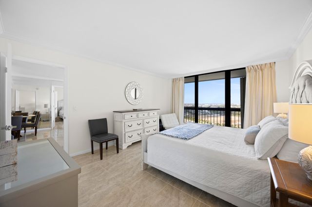 2425 Presidential Way Ph2, West Palm Beach, FL 33401