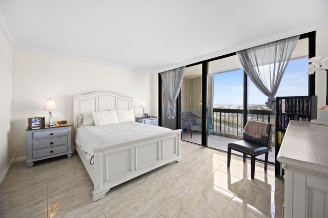 2425 Presidential Way Ph2, West Palm Beach, FL 33401