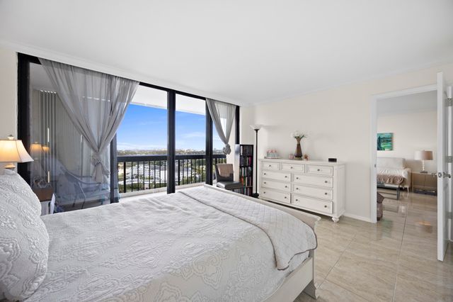 2425 Presidential Way Ph2, West Palm Beach, FL 33401