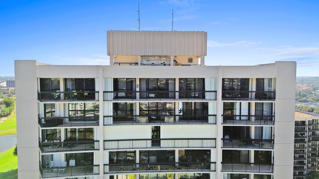 2425 Presidential Way Ph2, West Palm Beach, FL 33401