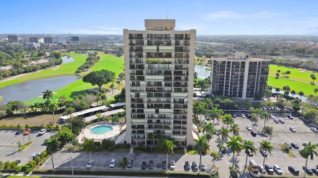 2425 Presidential Way Ph2, West Palm Beach, FL 33401