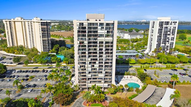 2425 Presidential Way Ph2, West Palm Beach, FL 33401