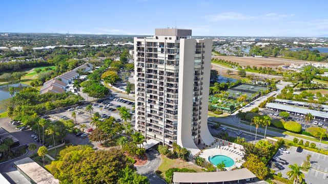 2425 Presidential Way Ph2, West Palm Beach, FL 33401