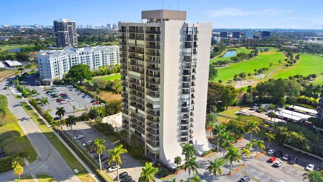 2425 Presidential Way Ph2, West Palm Beach, FL 33401
