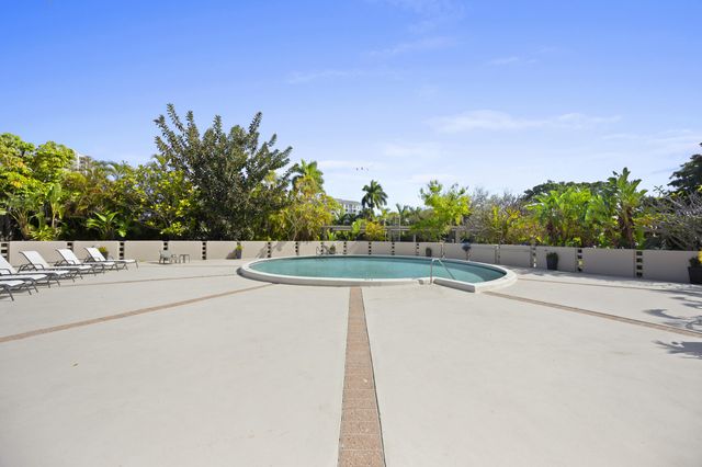 2425 Presidential Way Ph2, West Palm Beach, FL 33401