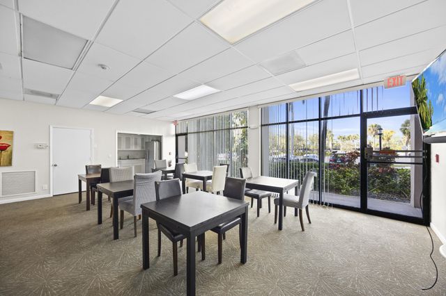 2425 Presidential Way Ph2, West Palm Beach, FL 33401